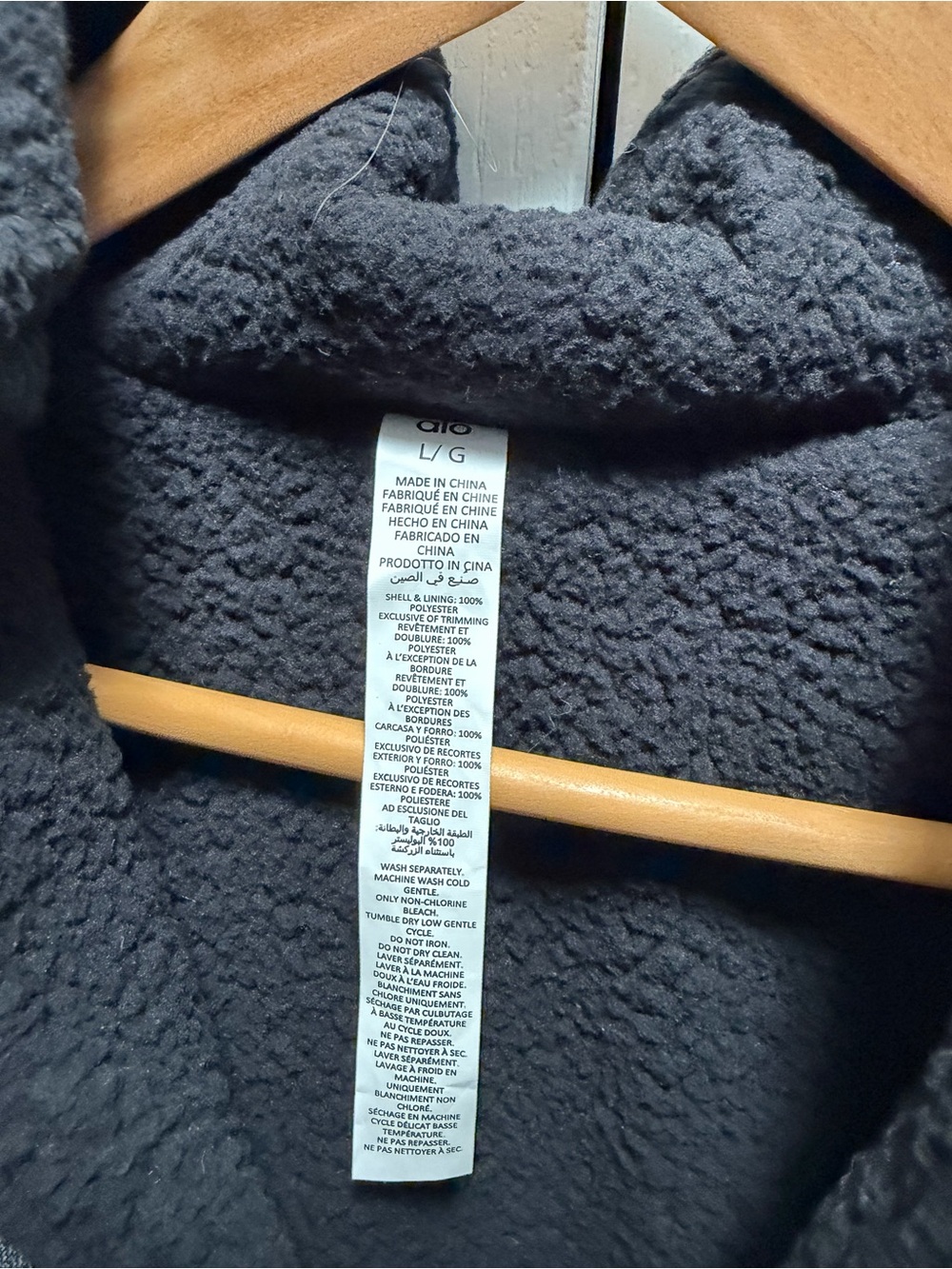 ALO Yoga Black Sherpa Bomber Jacket 🧥 women’s size L/G new - Picture 4 of 8